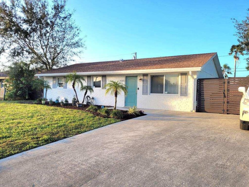 Photo of 4305 Birdwood Street, Palm Beach Gardens, FL 33410 (MLS # R10955359)