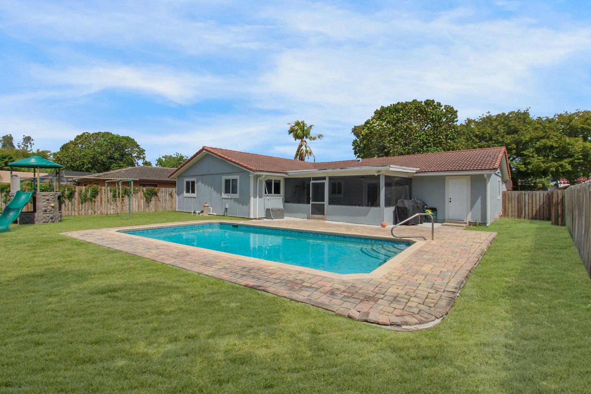 Welcome to your dream home! This beautifully maintained 3-bedroom, 2-bathroom residence boasts a private pool, making it the perfect retreat for relaxation and entertainment. Featuring an inviting open layout, the living spaces are flooded with natural light and seamlessly connect to the kitchen, ideal for family gatherings or hosting friends.
Situated in a prime location, this home is centrally located. Enjoy the convenience of having parks, schools, and shopping centers just moments away, ensuring you have everything you need right at your fingertips.