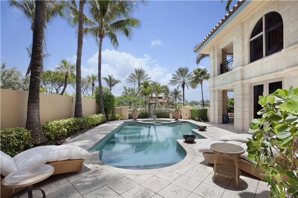 Photo of 400 S Ocean Boulevard #R-27, Boca Raton, FL 33432 (MLS # R11046302)