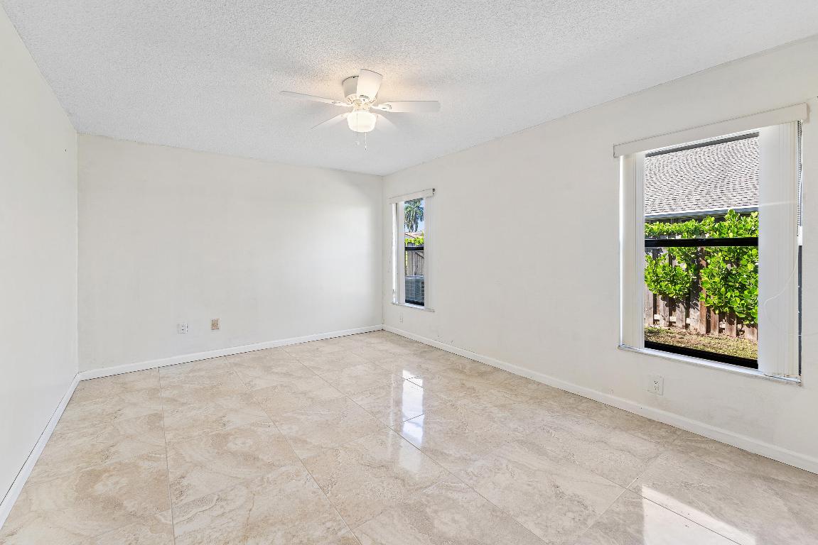 GREENVIEW SHORES 2 OF WELLINGTON - Residential