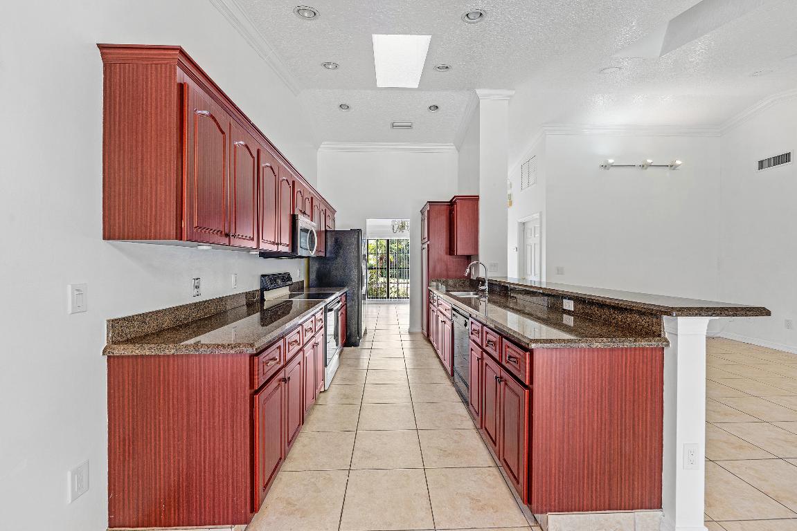 GREENVIEW SHORES 2 OF WELLINGTON - Residential