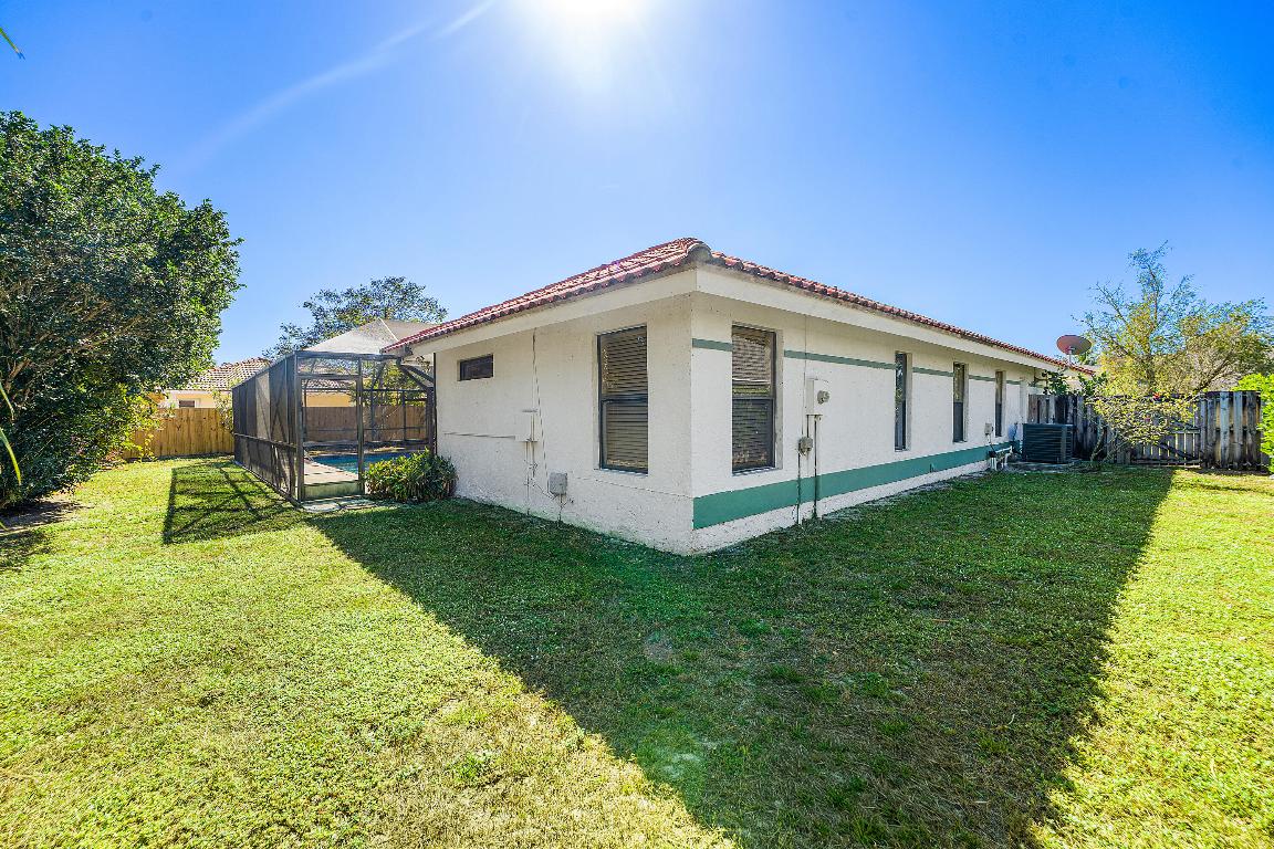 GREENVIEW SHORES 2 OF WELLINGTON - Residential