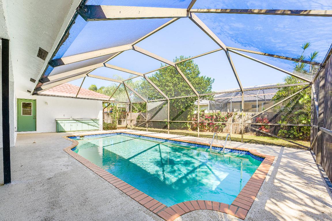 GREENVIEW SHORES 2 OF WELLINGTON - Residential