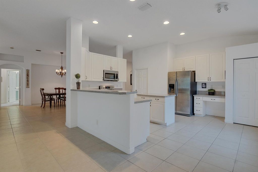 Photo of 665 Kenwood Drive SW, Vero Beach, FL 32968 (MLS # R11145553)