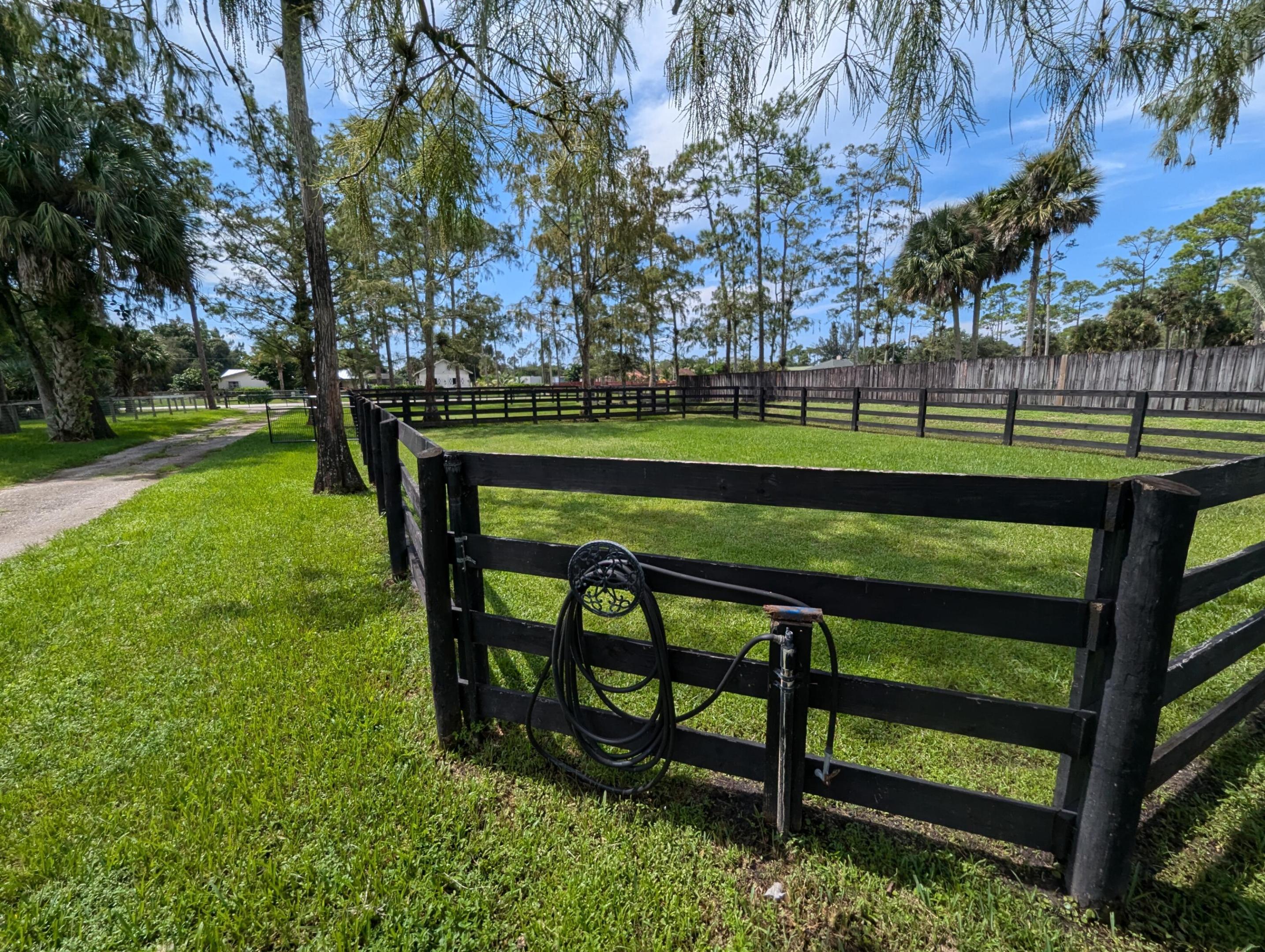LOXAHATCHEE GROVES - Residential Lease