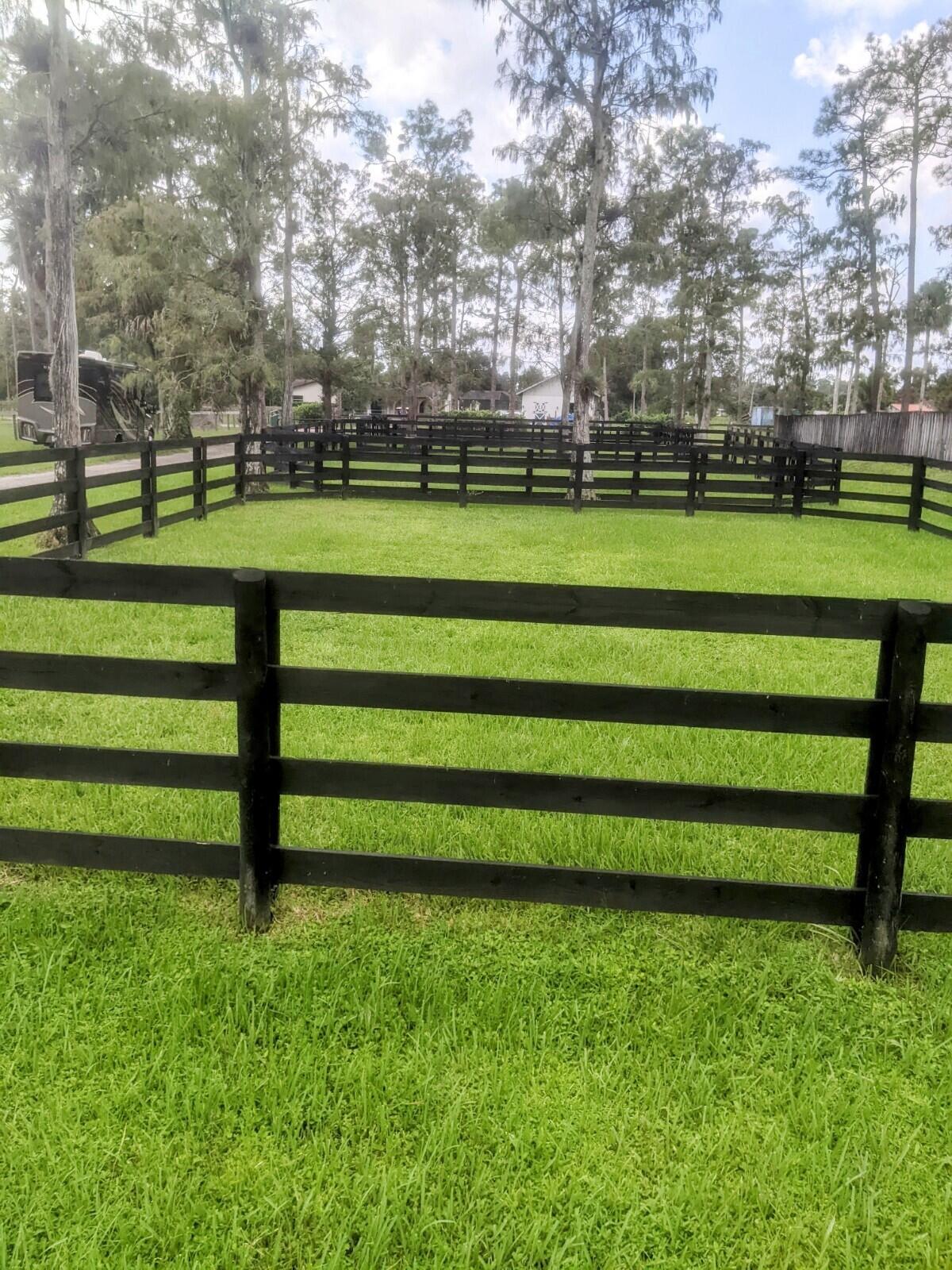 LOXAHATCHEE GROVES - Residential Lease
