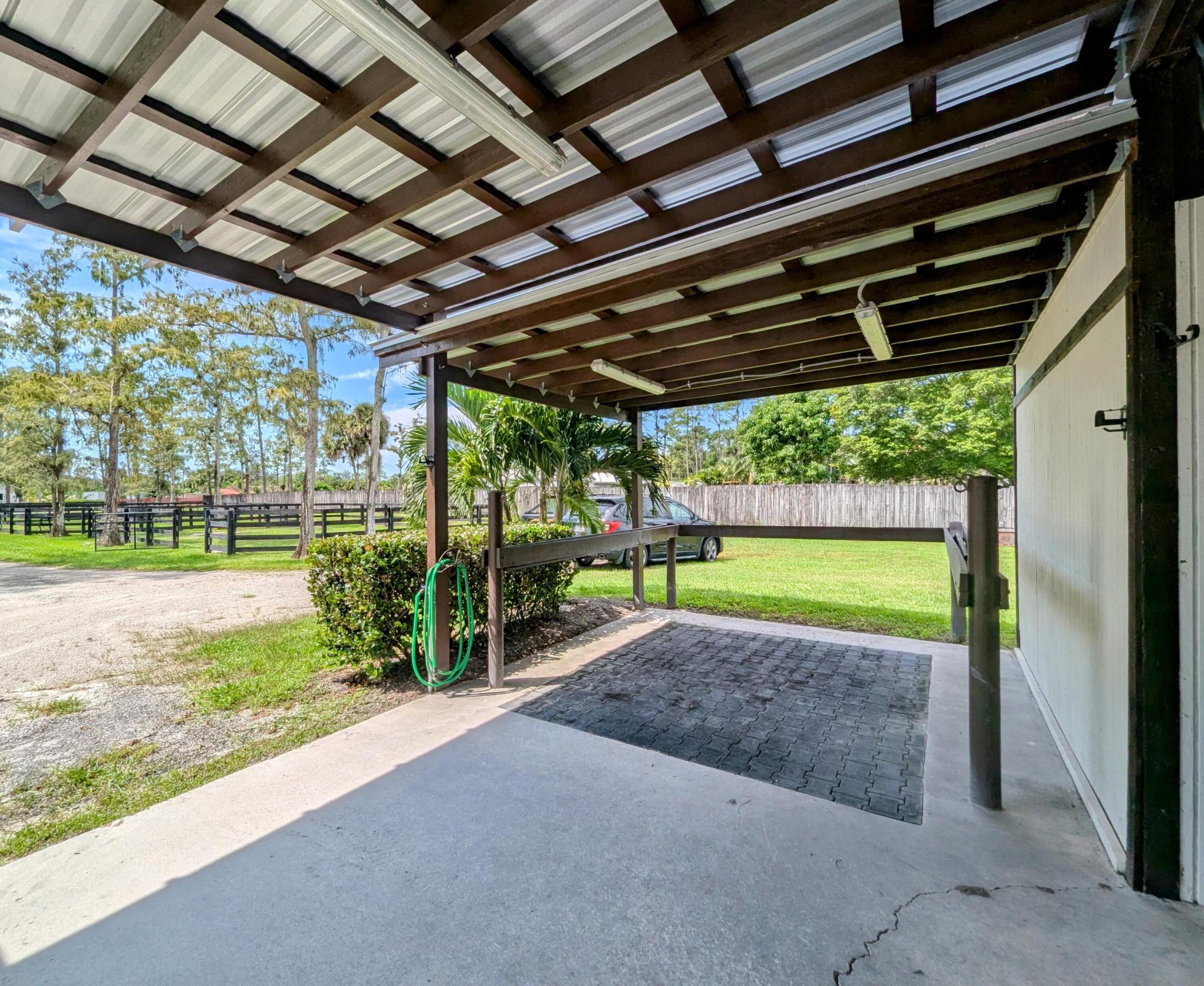LOXAHATCHEE GROVES - Residential Lease