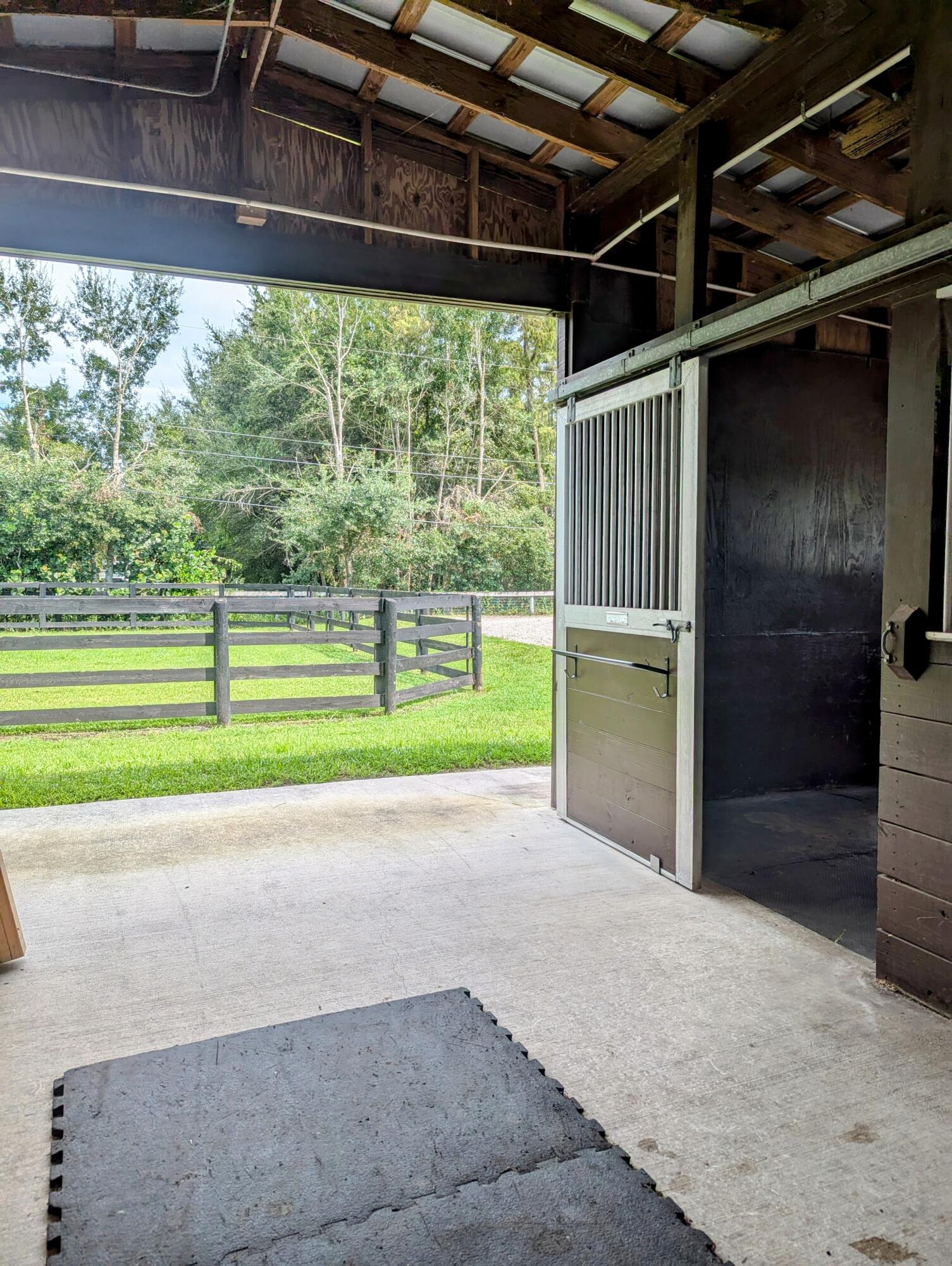 LOXAHATCHEE GROVES - Residential Lease