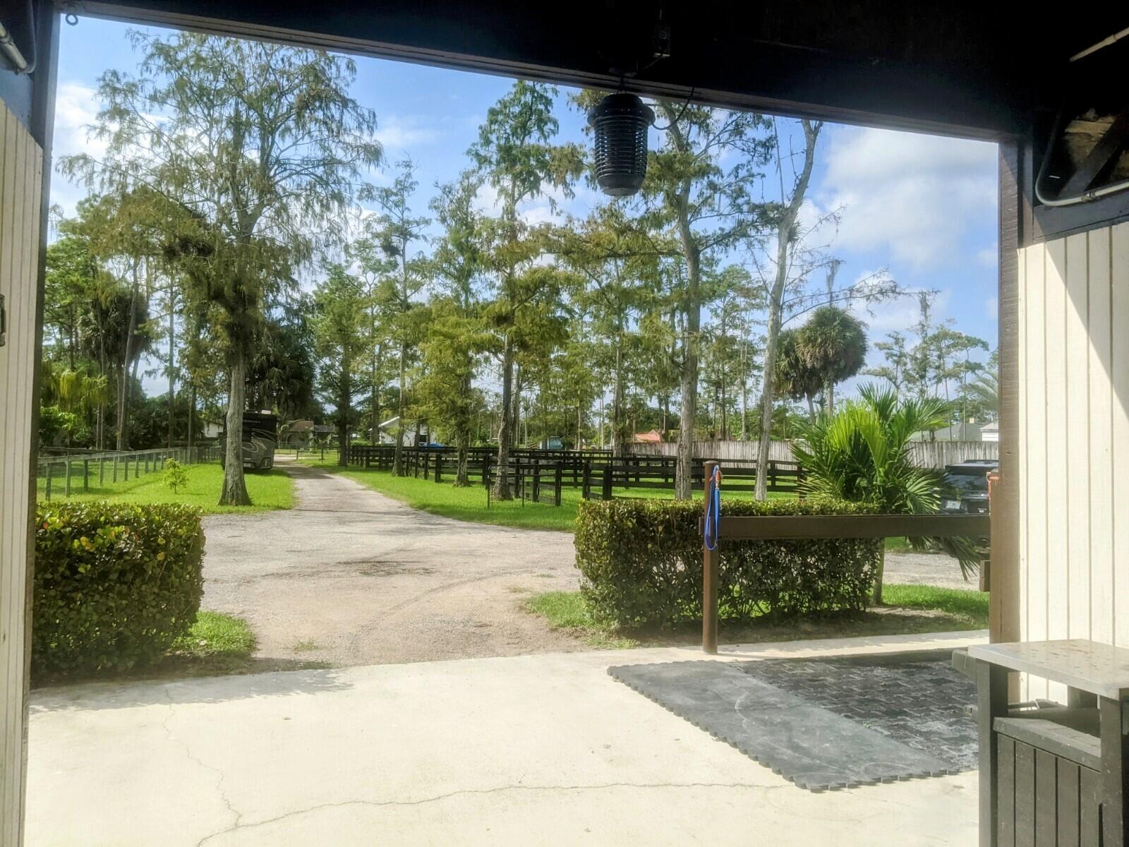 LOXAHATCHEE GROVES - Residential Lease