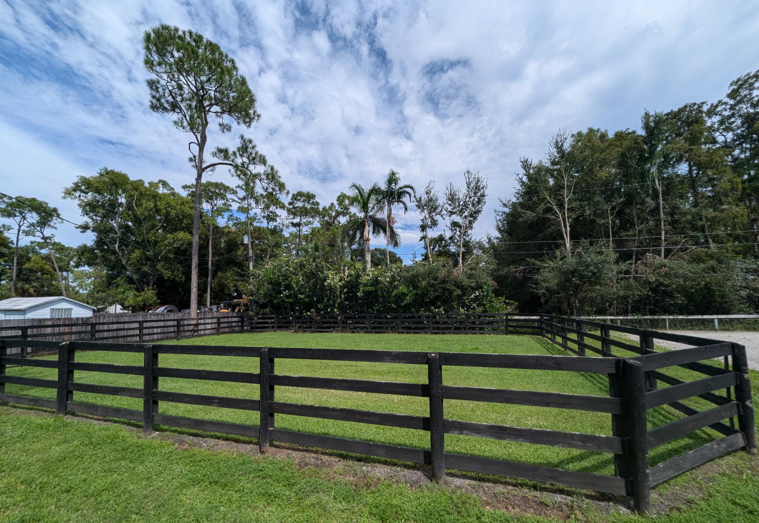 LOXAHATCHEE GROVES - Residential Lease