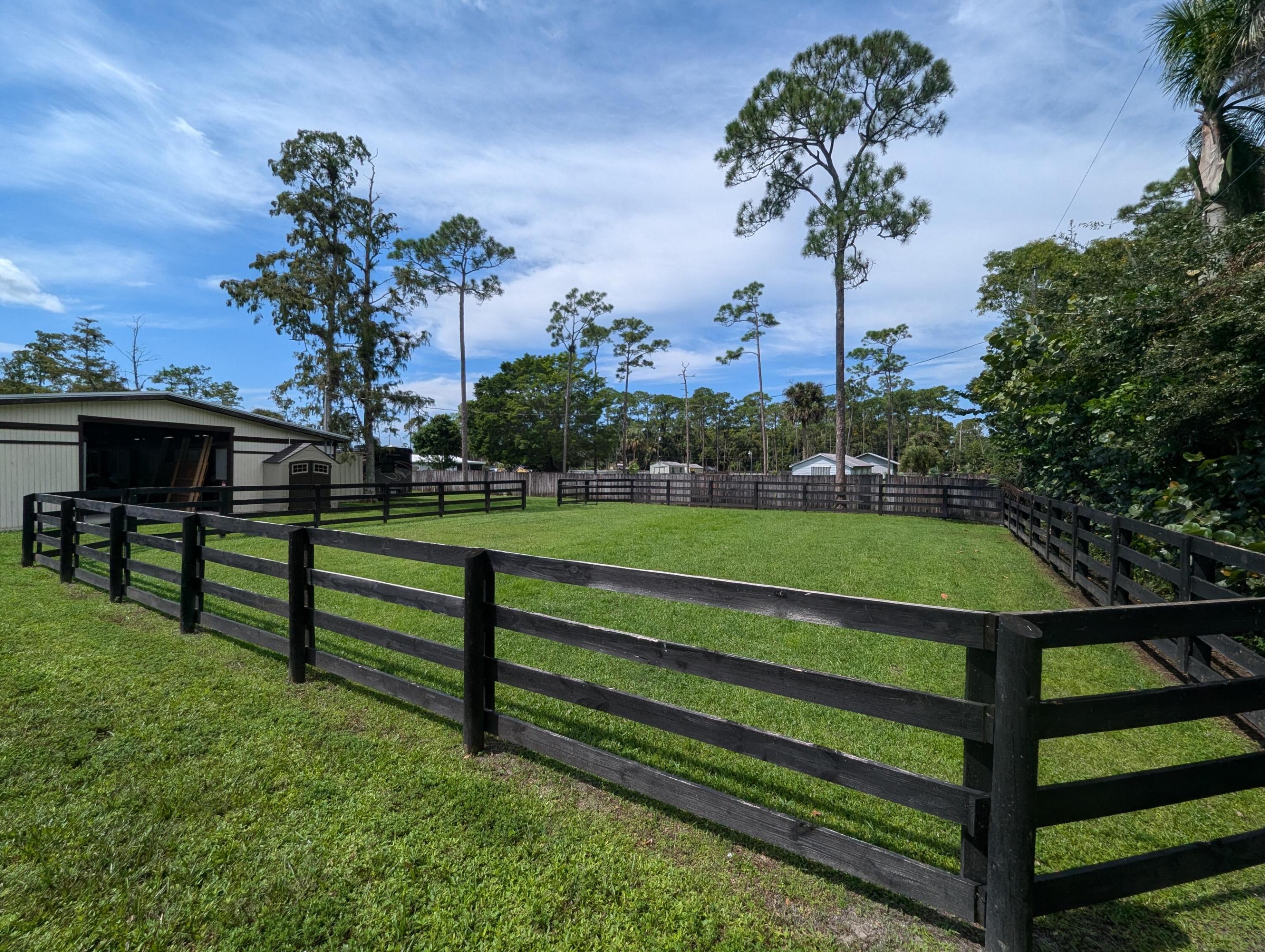 LOXAHATCHEE GROVES - Residential Lease