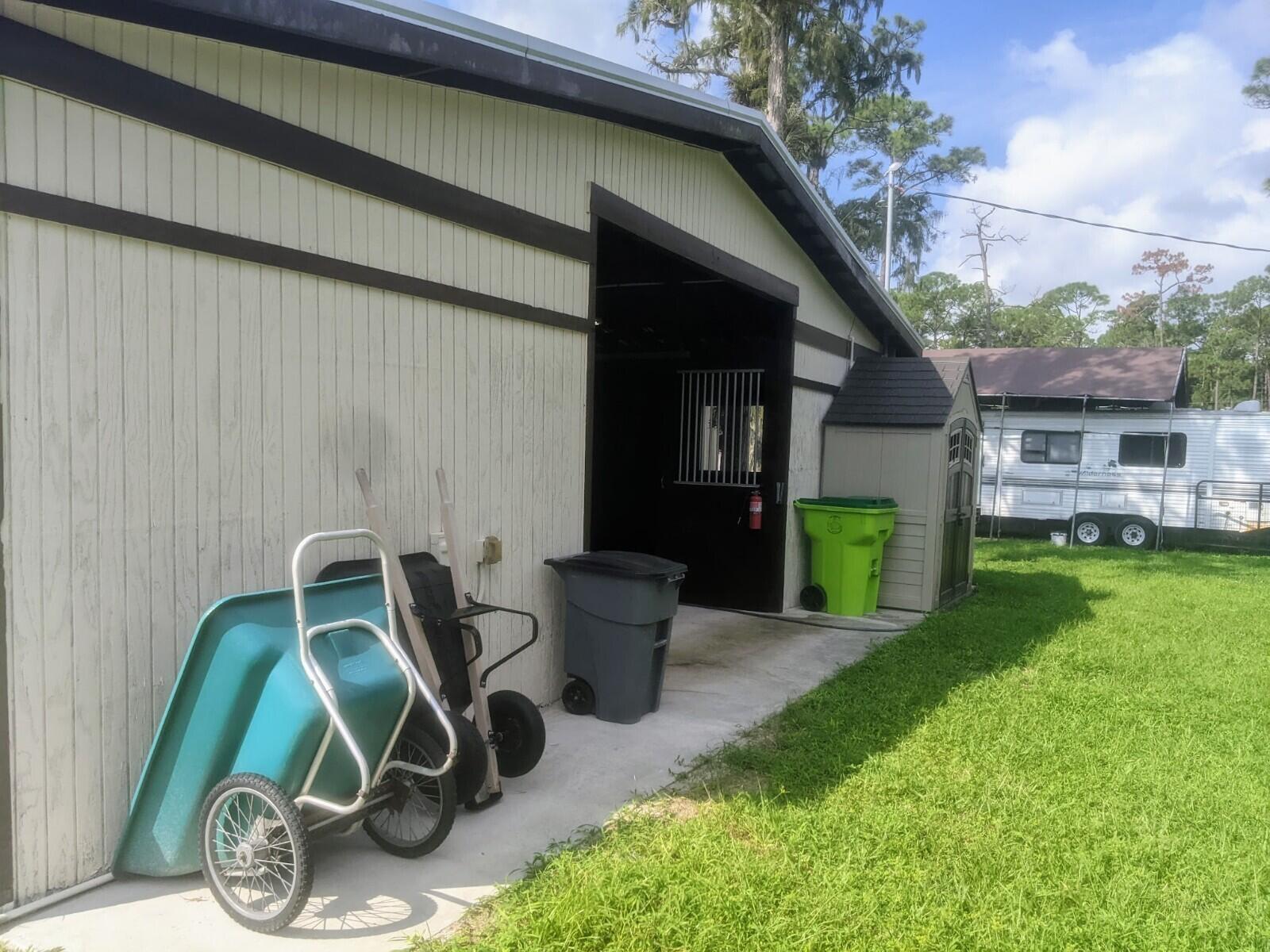 LOXAHATCHEE GROVES - Residential Lease