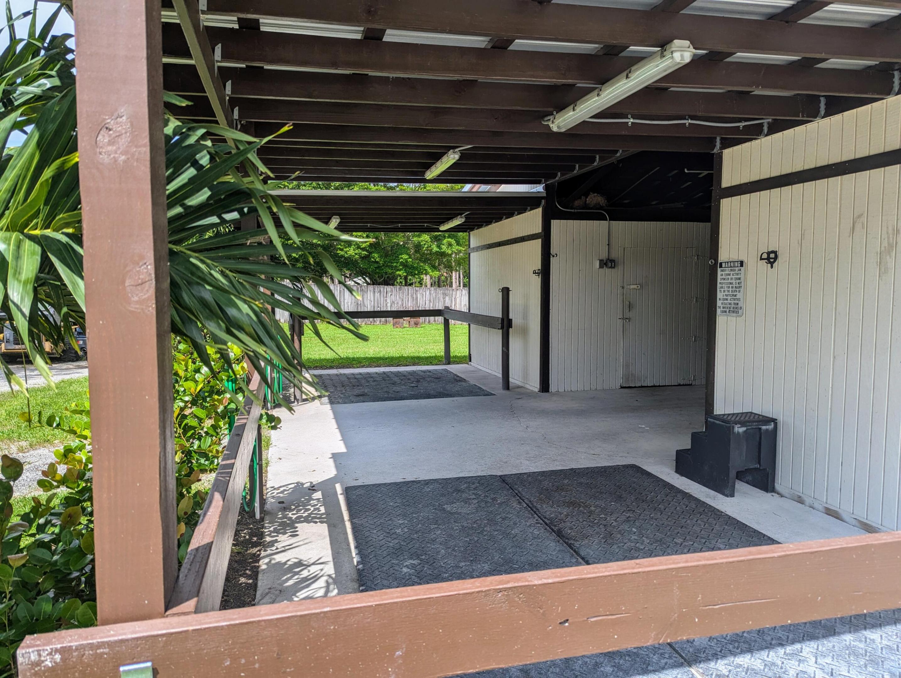 LOXAHATCHEE GROVES - Residential Lease