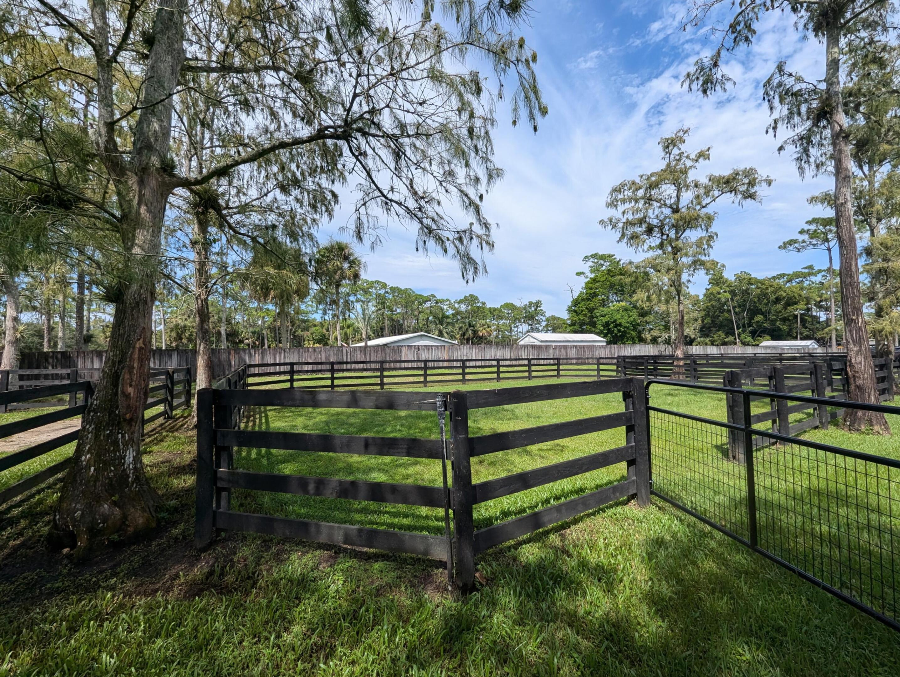 LOXAHATCHEE GROVES - Residential Lease