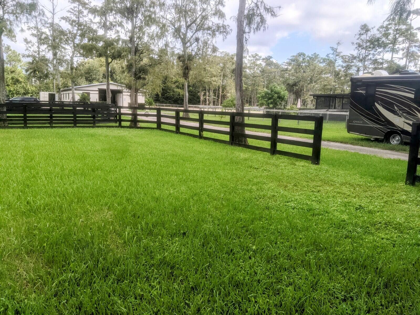 LOXAHATCHEE GROVES - Residential Lease