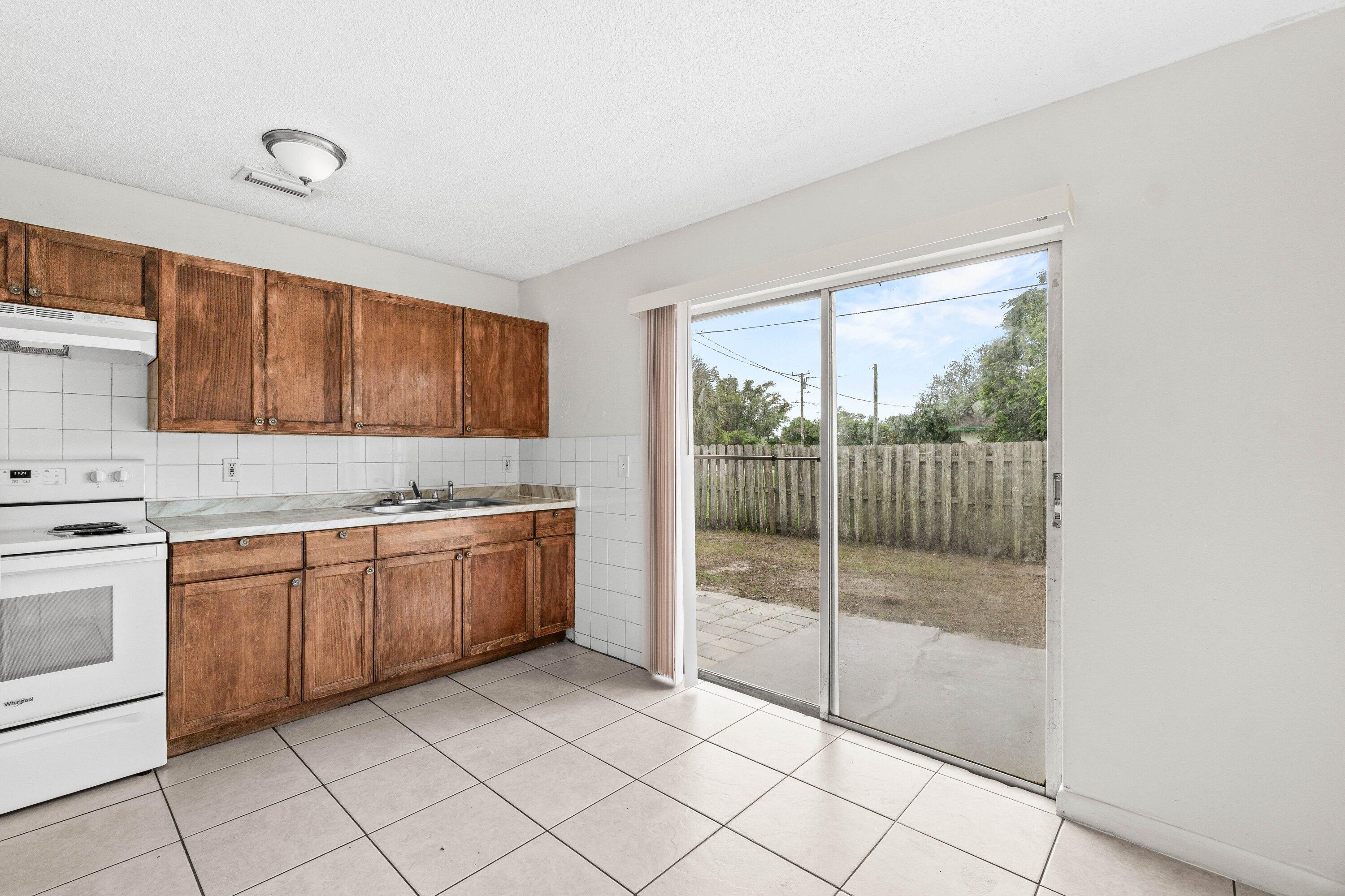 Gulfstream Apartments - Residential Lease