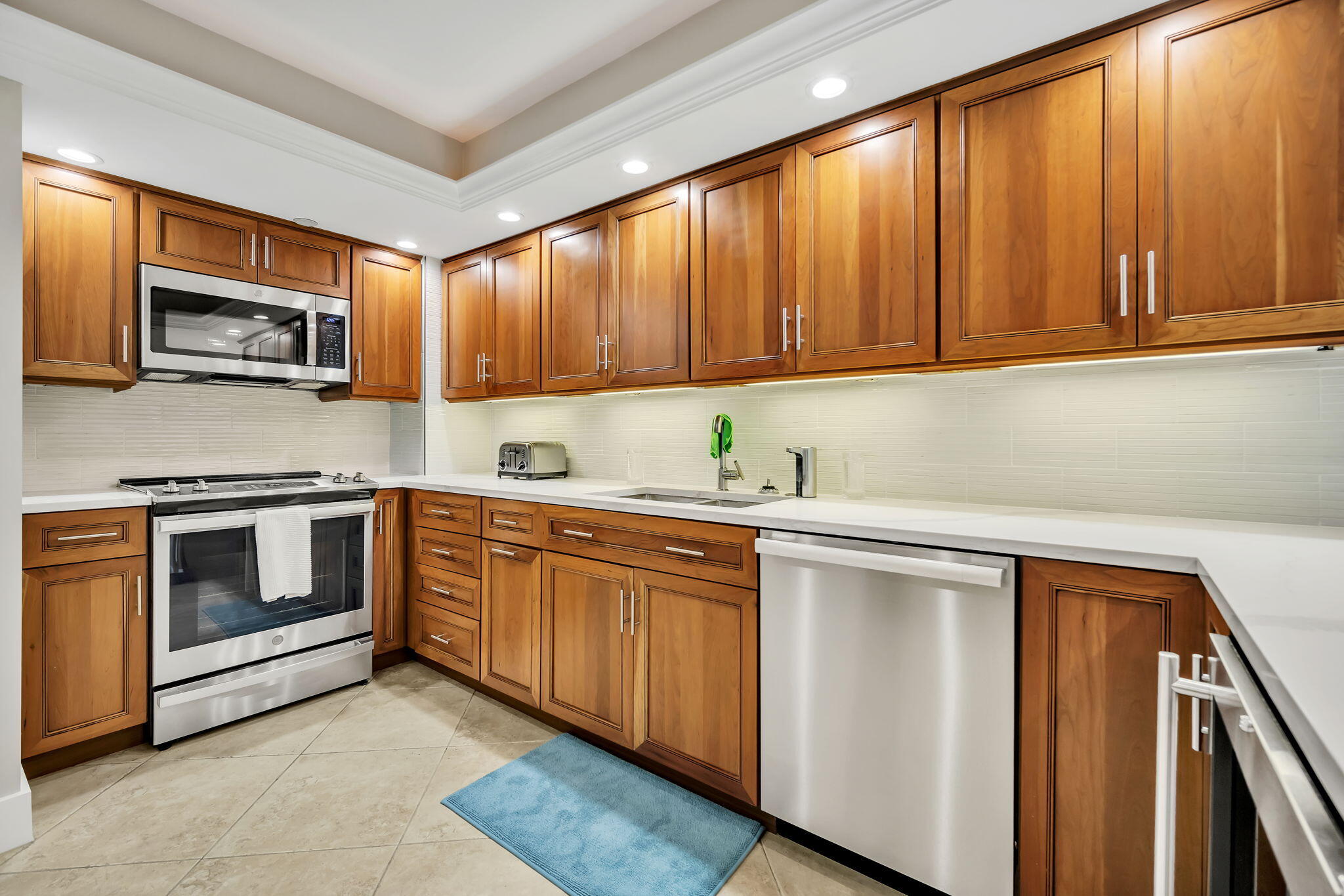 3200 Port Royale Drive N 902