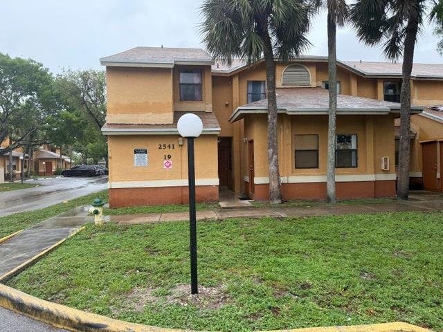 2 BEDROOMS, 2 BATHROOMS GROUND FLOOR GARDEN APARTMENT IN QUIET NEIGHBORHOOD. CLOSE TO MAJOR HIGHWAYS AND SHOPPING. VOUCHERS ACCEPTED