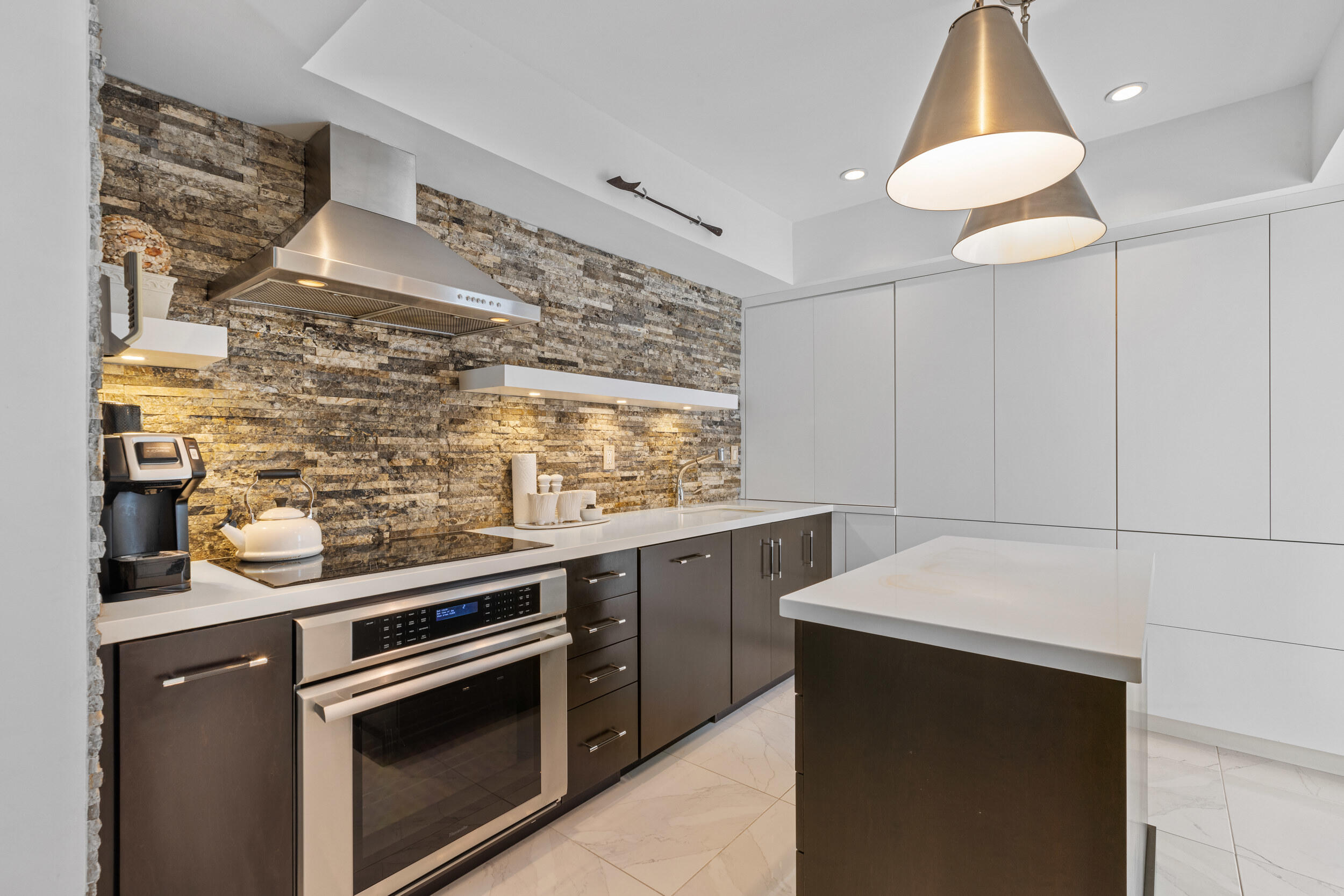 REEF CONDO - Residential