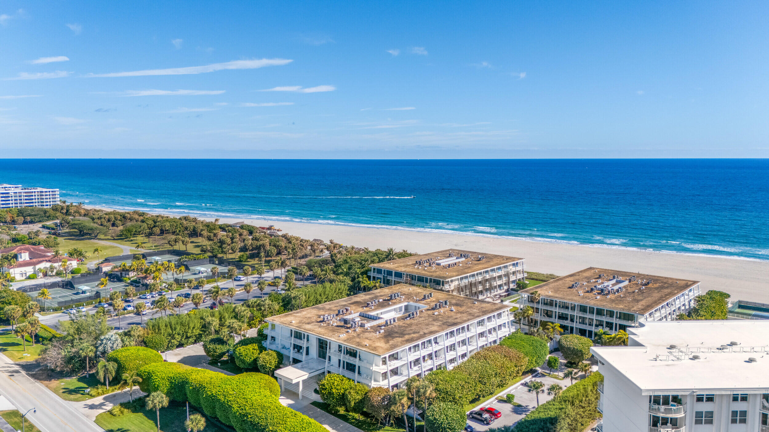 REEF CONDO - Residential