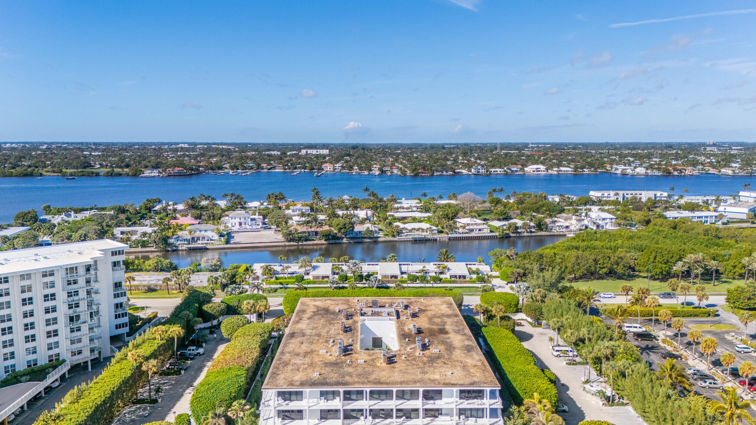 REEF CONDO - Residential