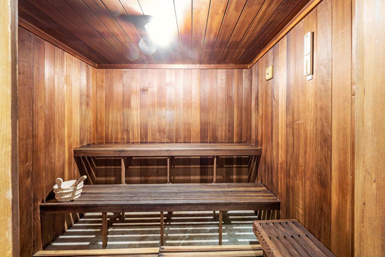 REEF CONDO - Residential