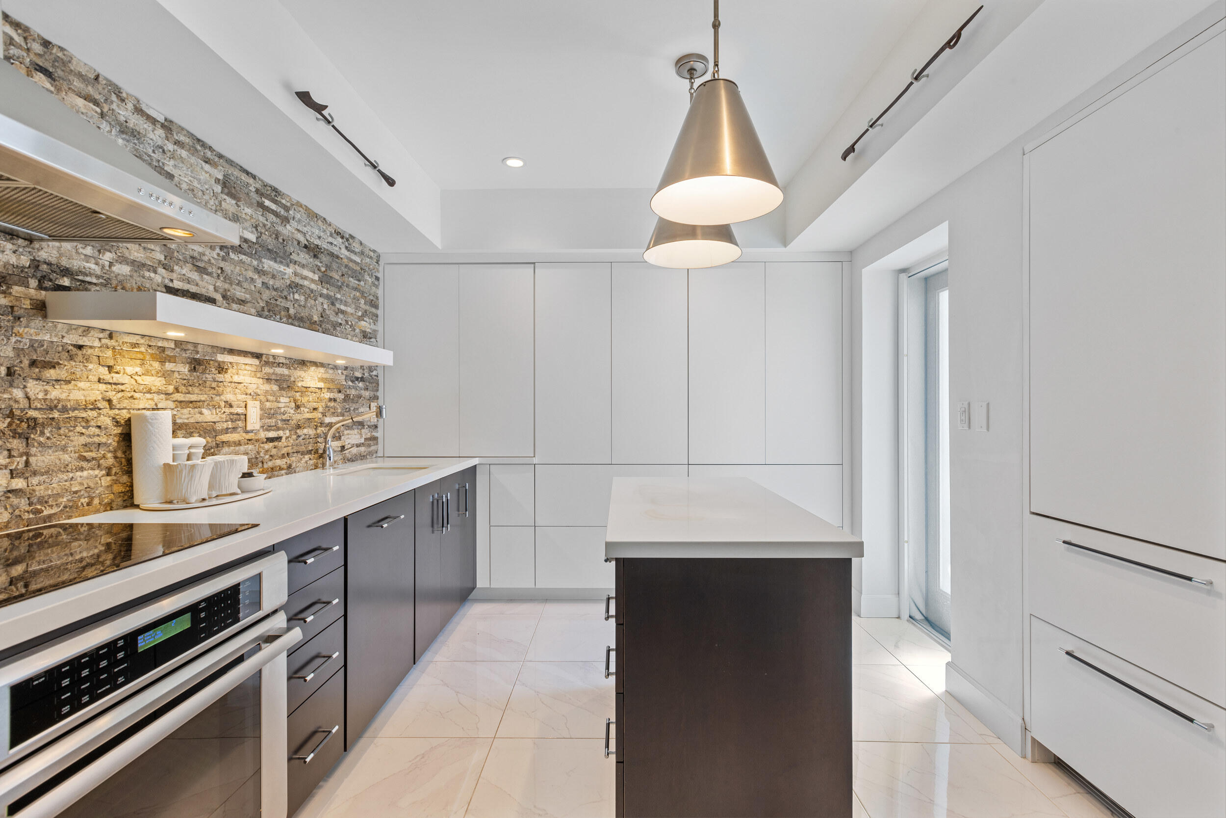 REEF CONDO - Residential