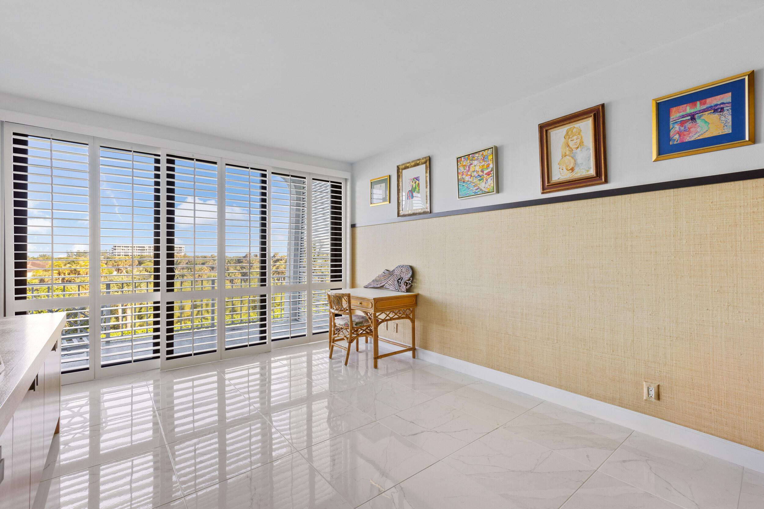 REEF CONDO - Residential