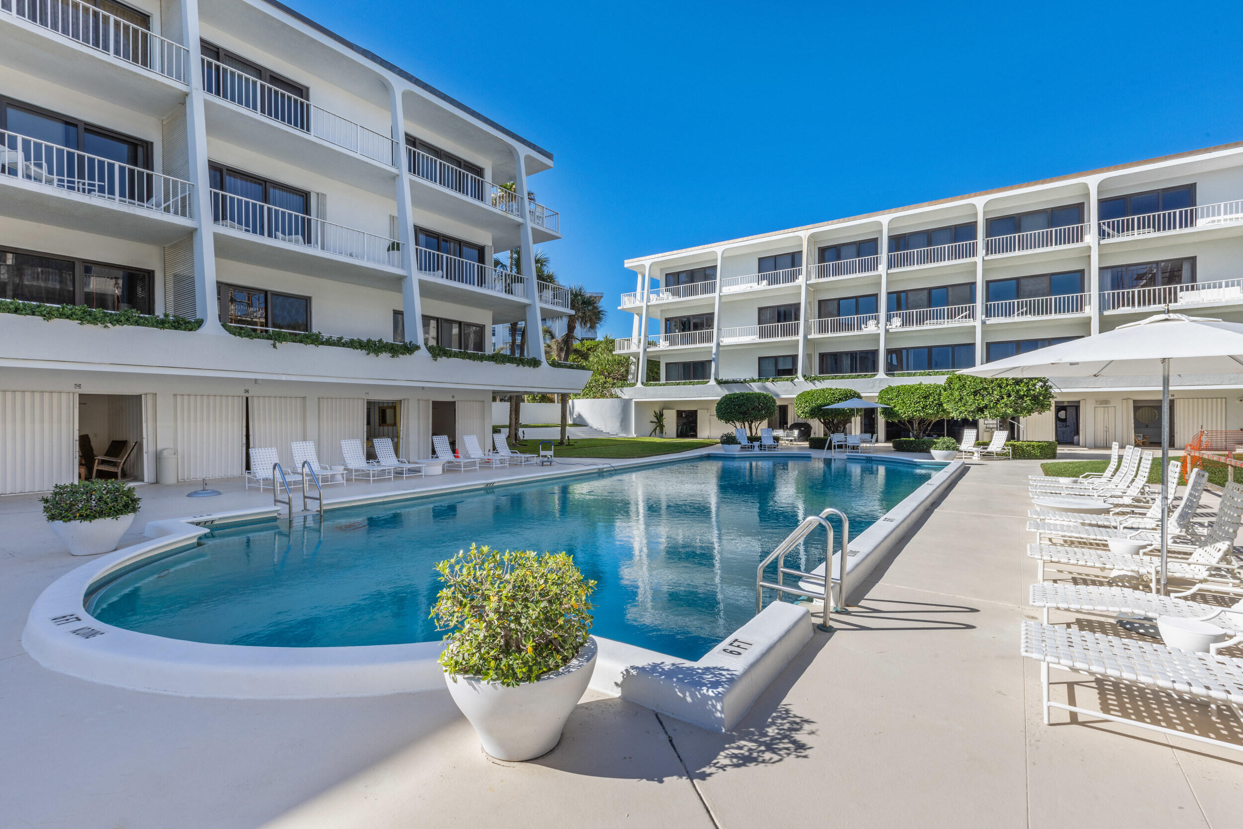 REEF CONDO - Residential