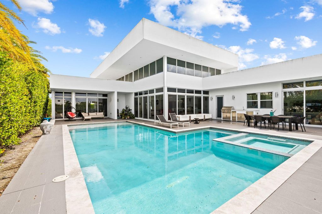 Photo of 16758 Natures Way, Weston, FL 33326 (MLS # B26011394)