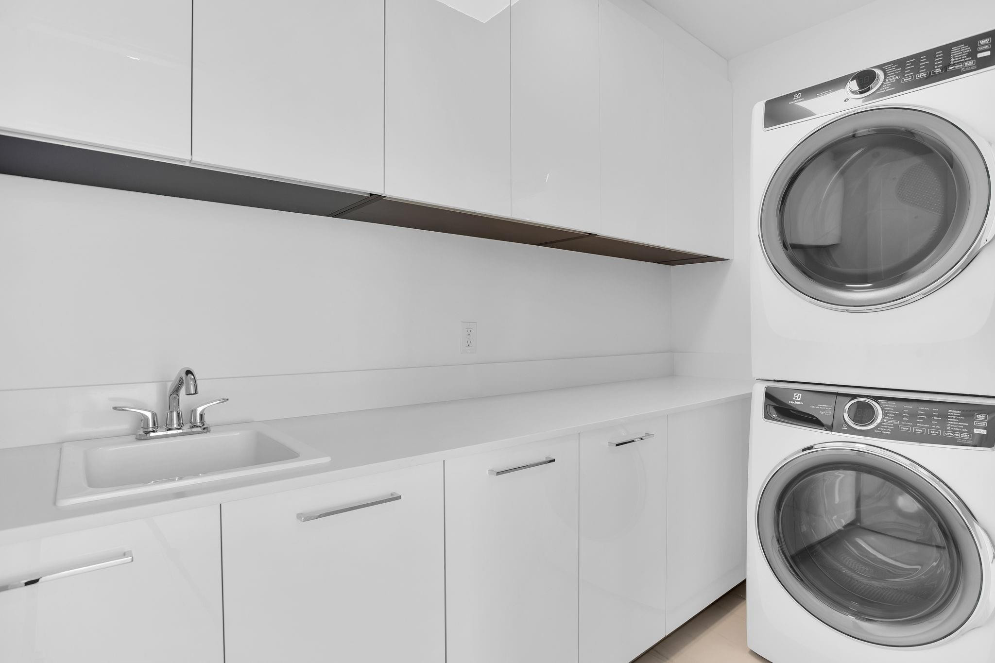 SELENE OCEANFRONT RESIDEN - Residential