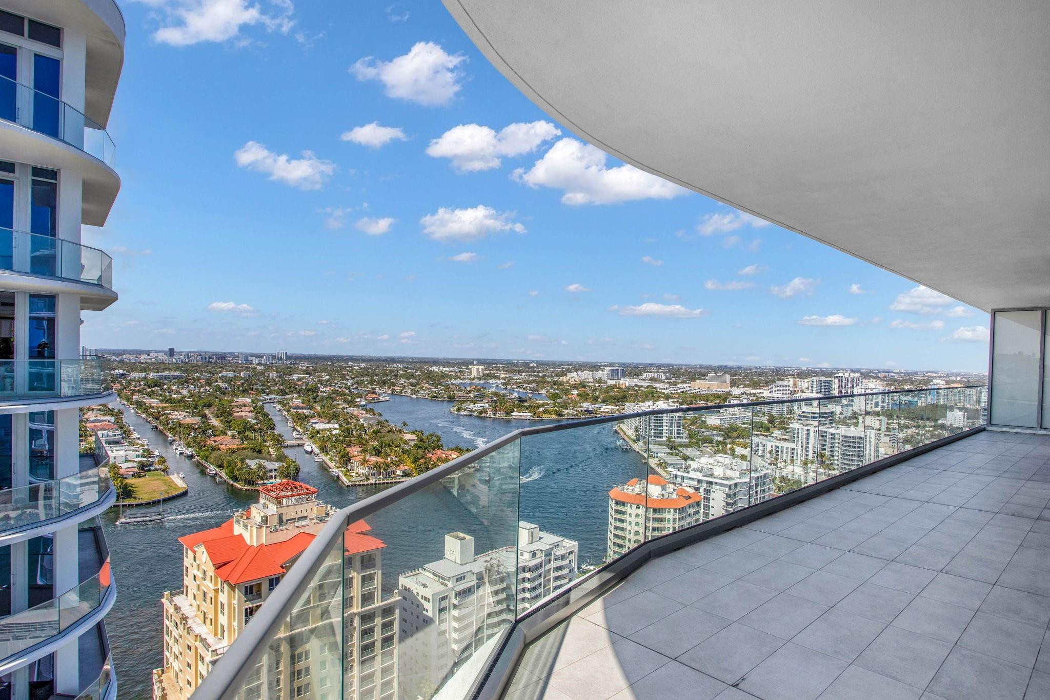 SELENE OCEANFRONT RESIDEN - Residential