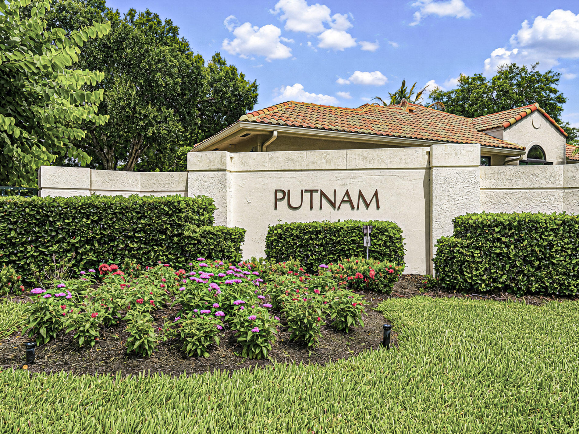 3390 SE Putnam Court