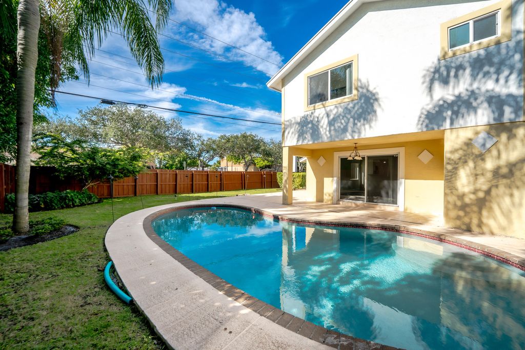 Photo of 302 NE 36th Street, Boca Raton, FL (MLS # R11148458)