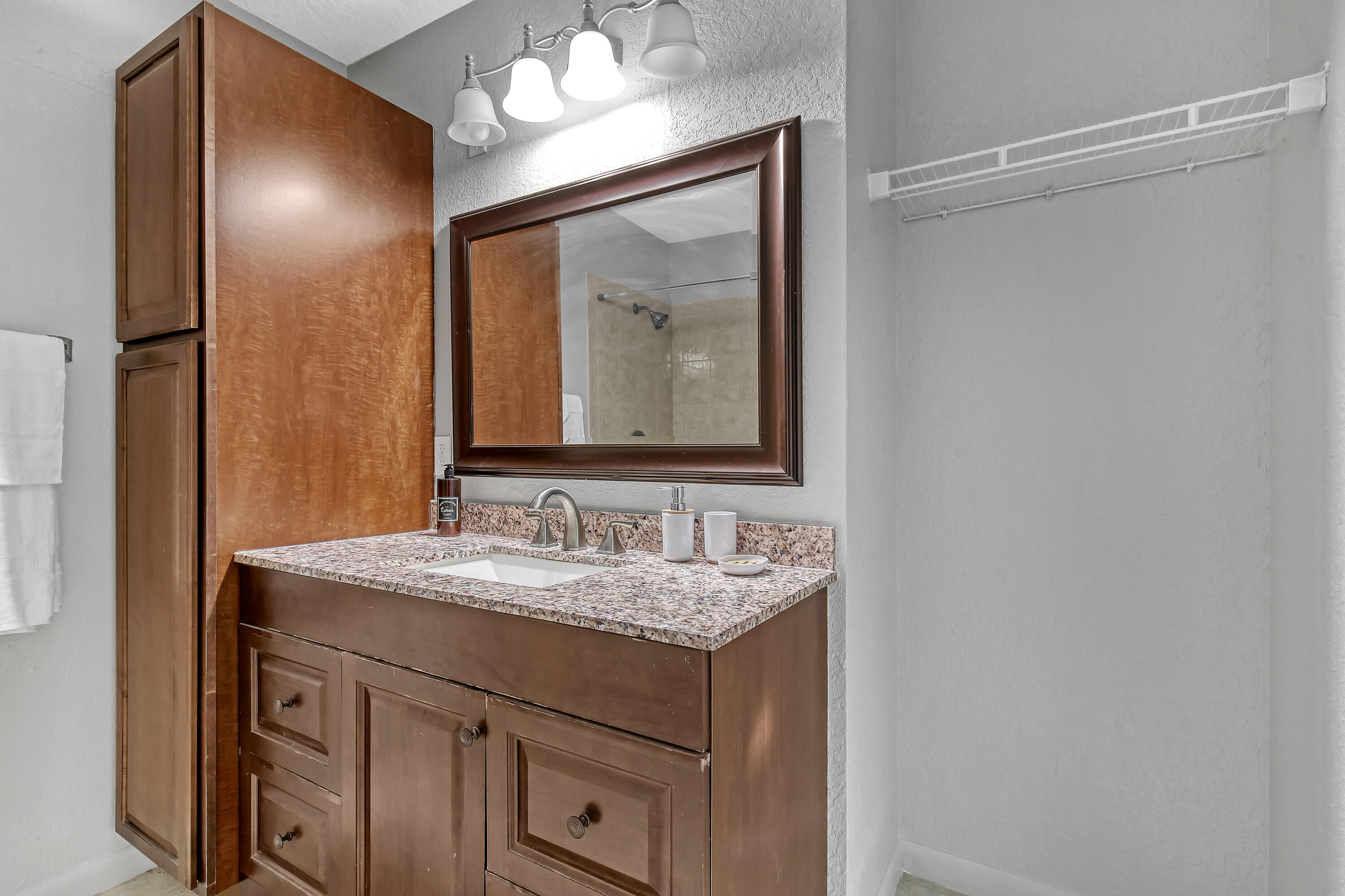 RUSTIC RANCH - Residential