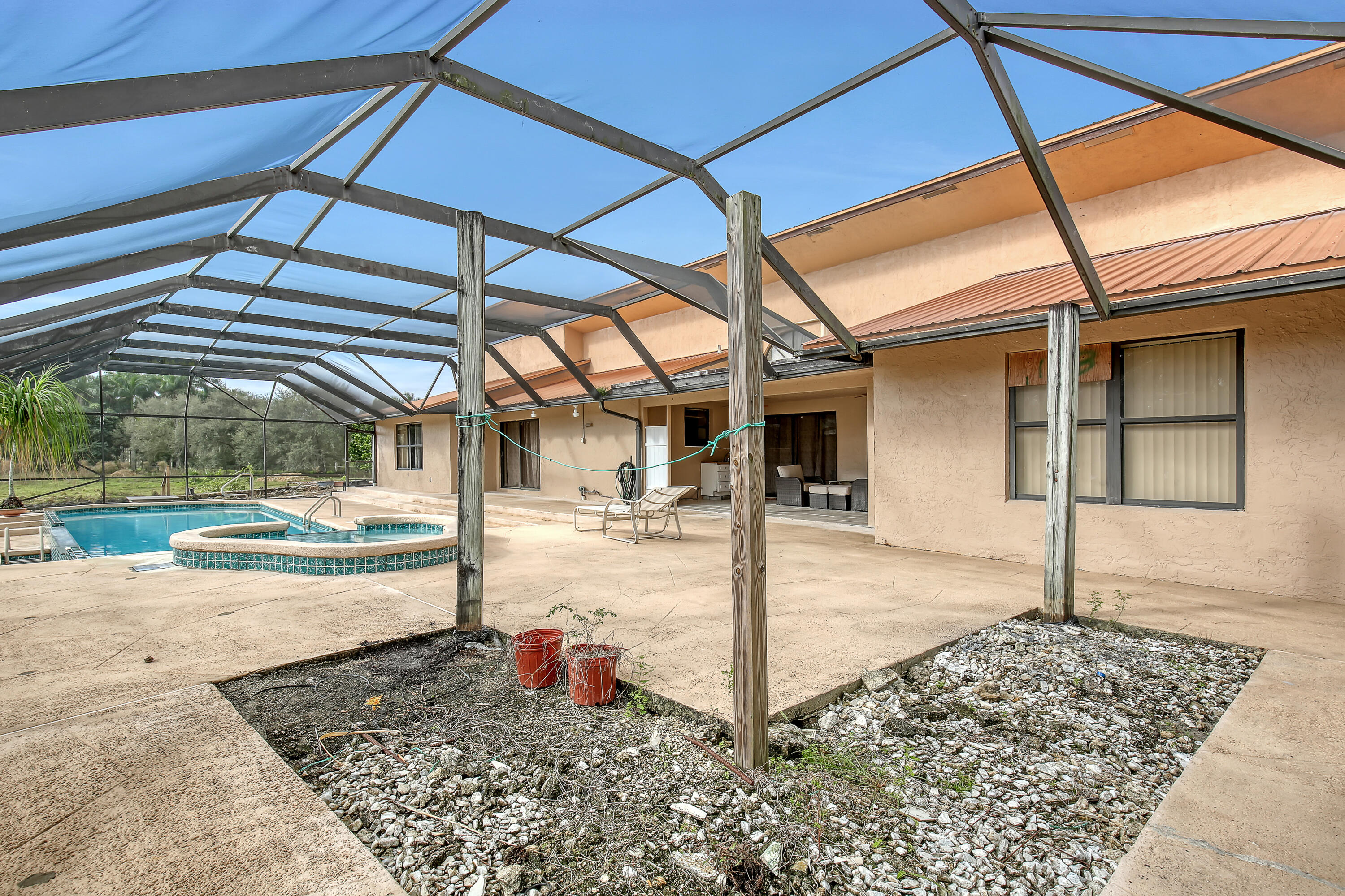 RUSTIC RANCH - Residential