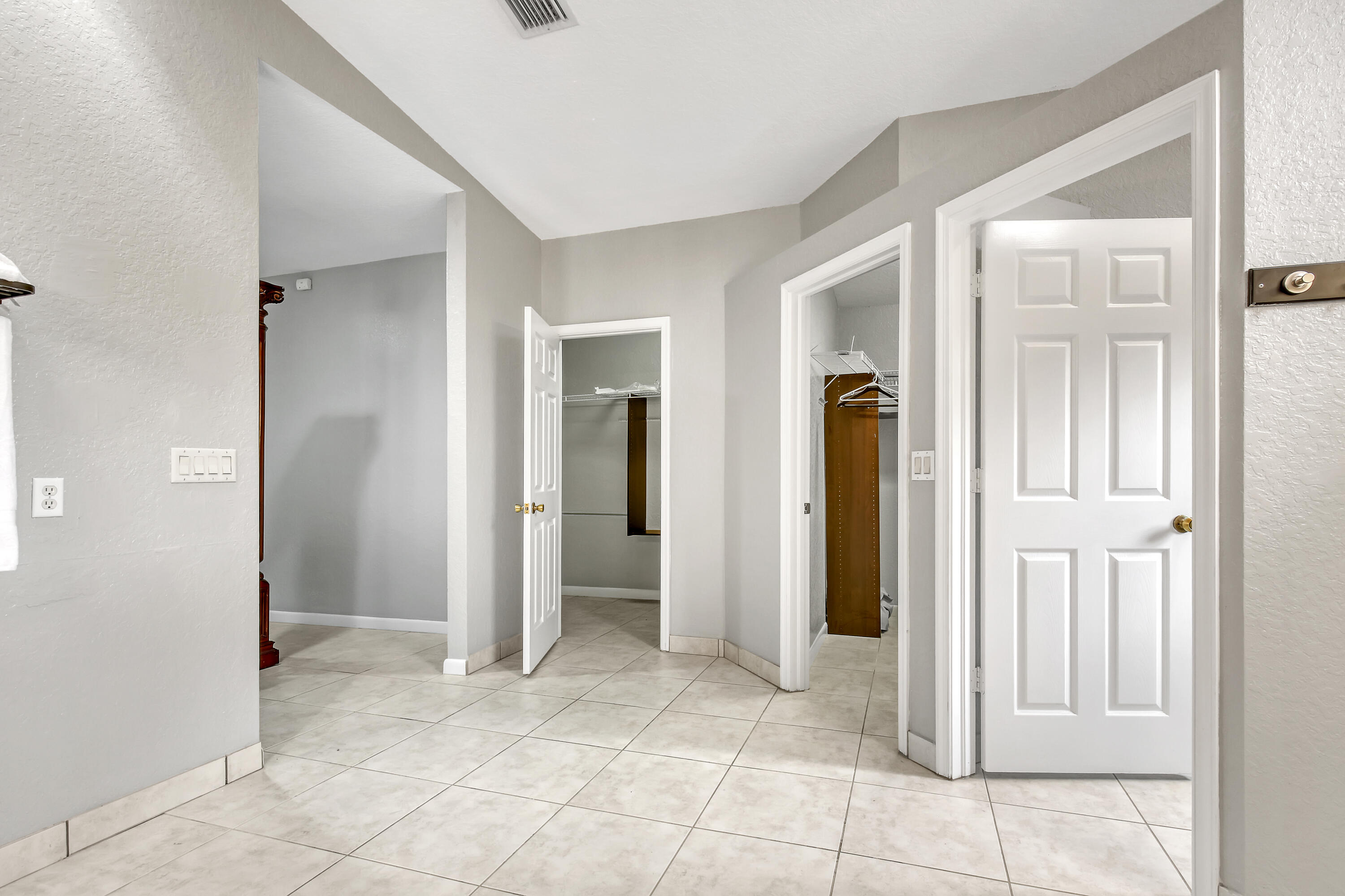 RUSTIC RANCH - Residential