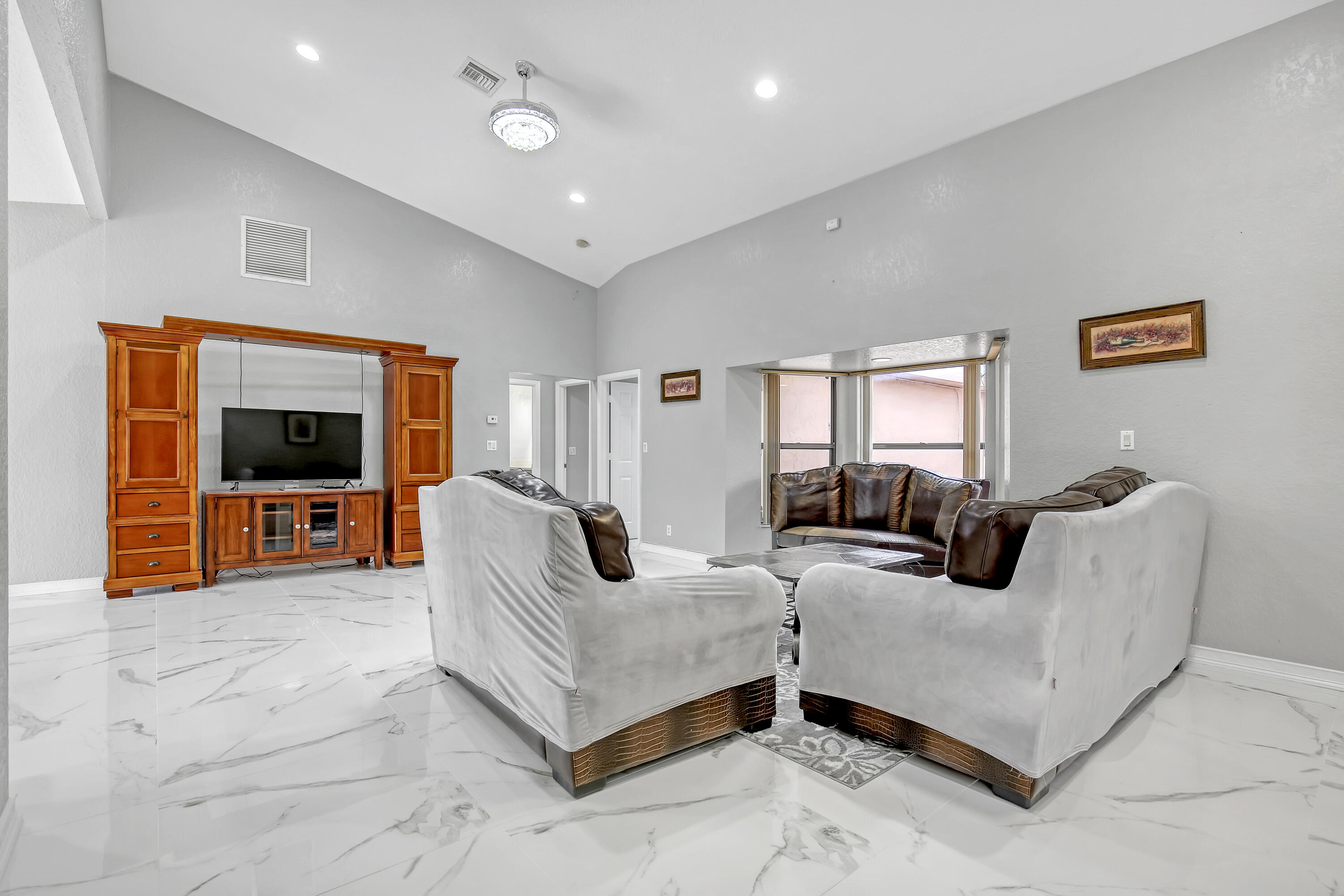 RUSTIC RANCH - Residential