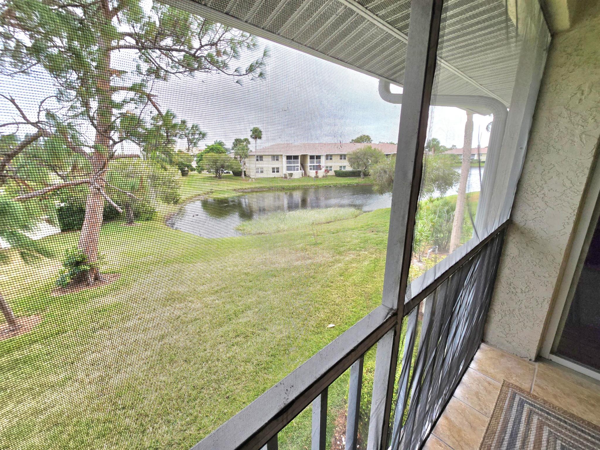 Beautiful updated 2 bedroom and 2 bathroom condo in the very nice community of Midport 1. Close to hospital, mall, restaurants and not too far from the beach. You can walk (very short walk) to the community pool. All information and measurements to be verified by the buyer.