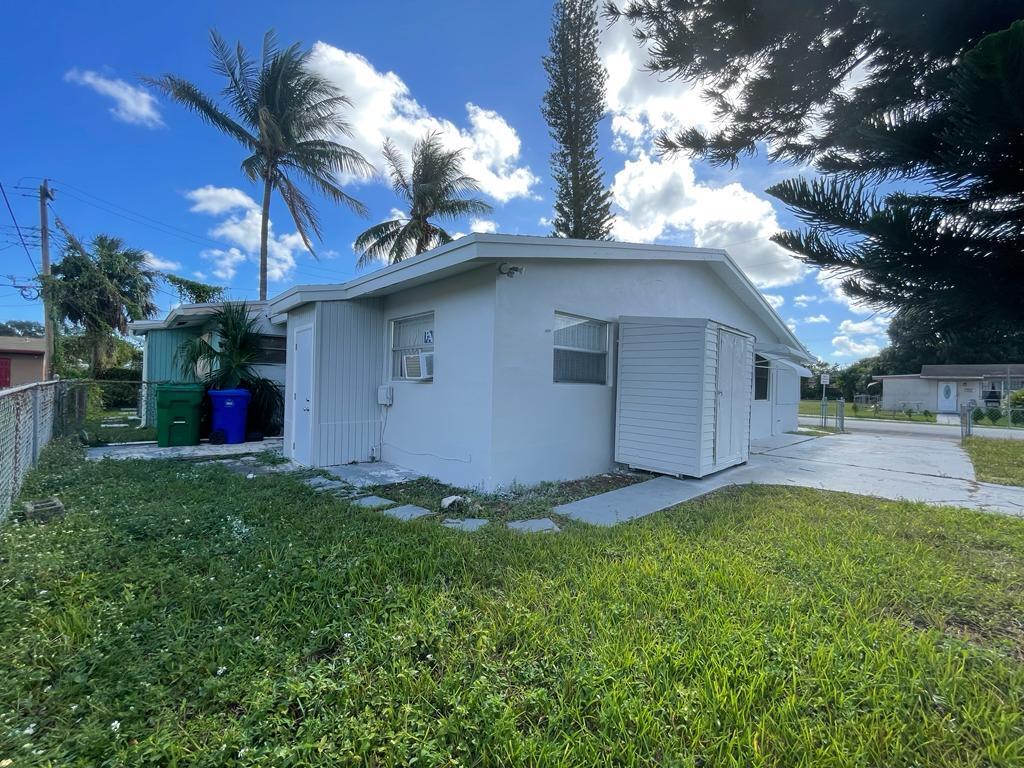 ROOSEVELT GARDENS 2ND ADD - Residential Lease