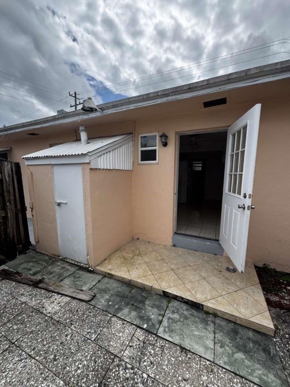 Lauderdale 2-9 D - Residential Income