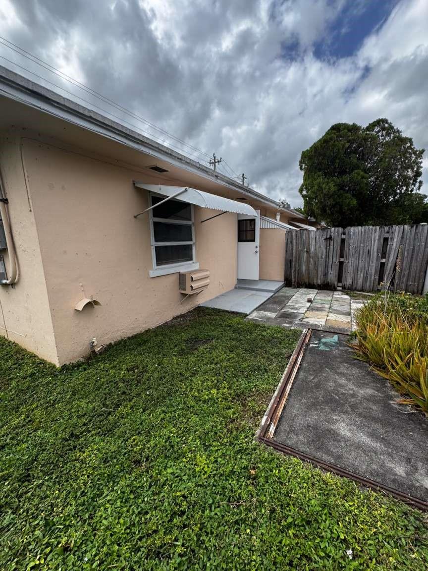 Lauderdale 2-9 D - Residential Income