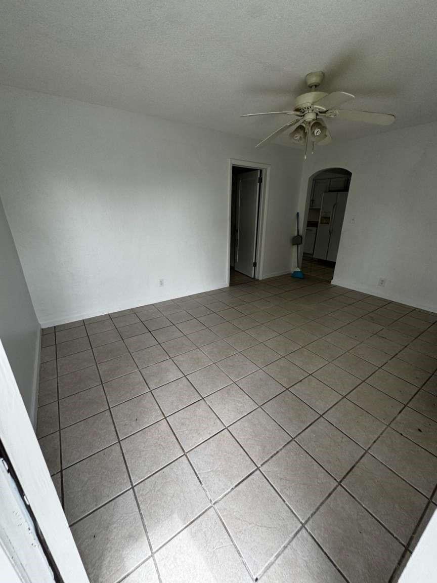 Lauderdale 2-9 D - Residential Income