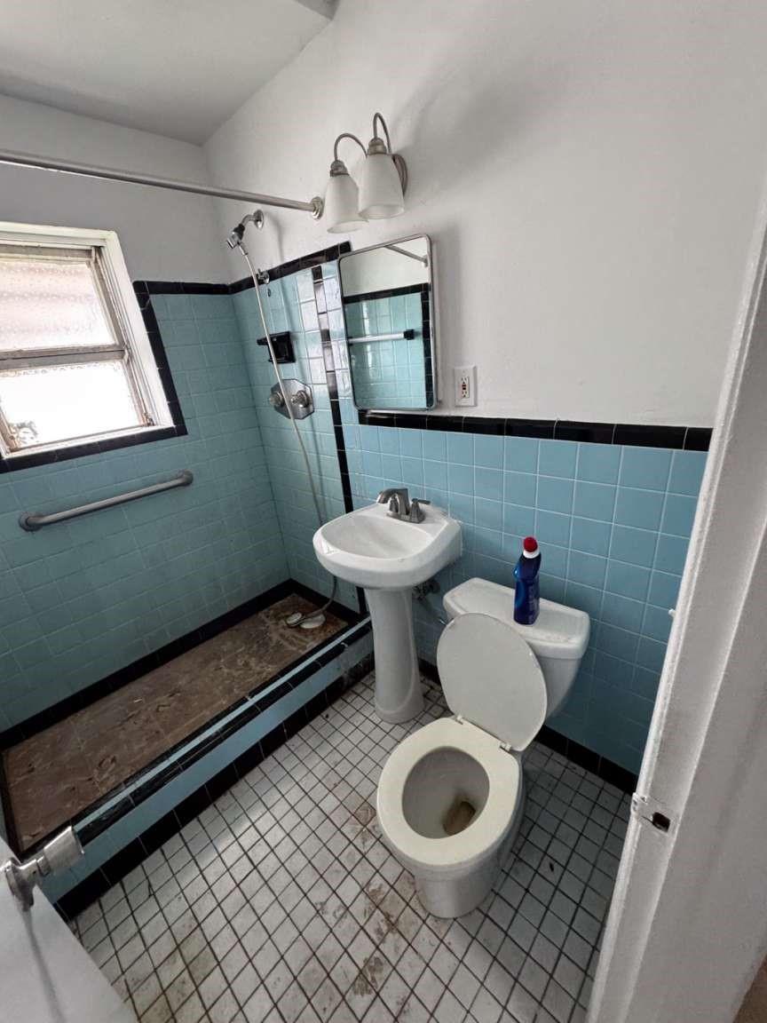 Lauderdale 2-9 D - Residential Income