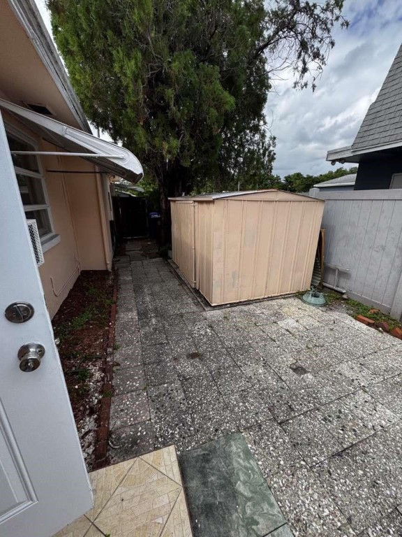 Lauderdale 2-9 D - Residential Income