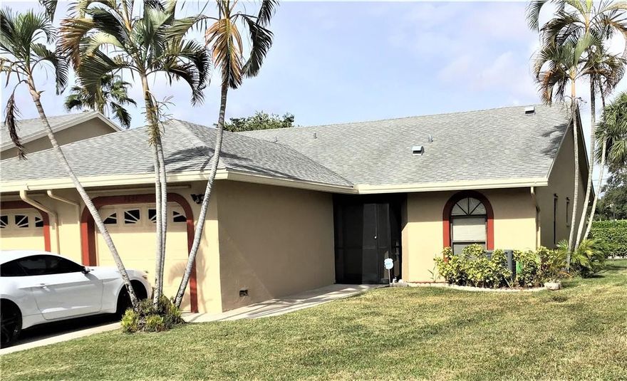 GREAT WESTLAKE VILLA, IN VERY CLEAN MOVE IN CONDITION, 1CG, VAULTED CEILINGS, FRESH PAINT, NEWER AC AND WASHER & DRYER, LOW HOA FEES, ALL AGES,  PRICED TO SELL, FAST CLOSING AVAILABLE.