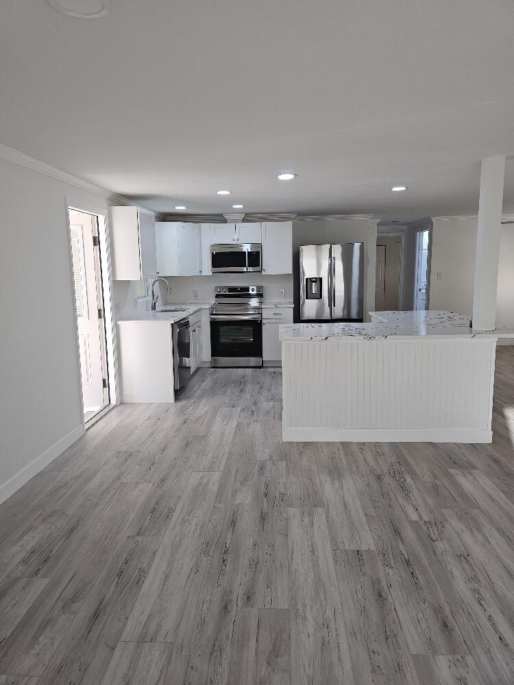 PINELAKE VILLAGE LEASEHOLD ESTATE - Residential