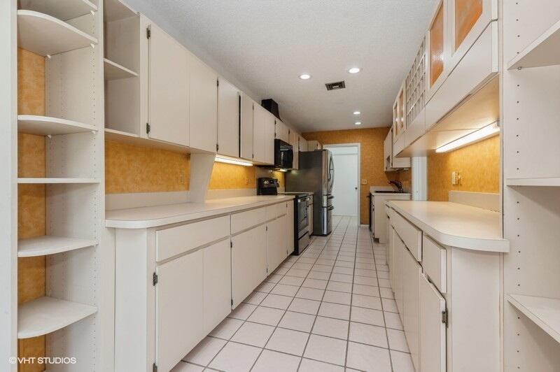 VILLAGE WALK - Residential