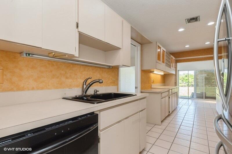 VILLAGE WALK - Residential