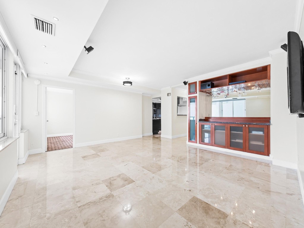 Coral Ridge Towers - Residential